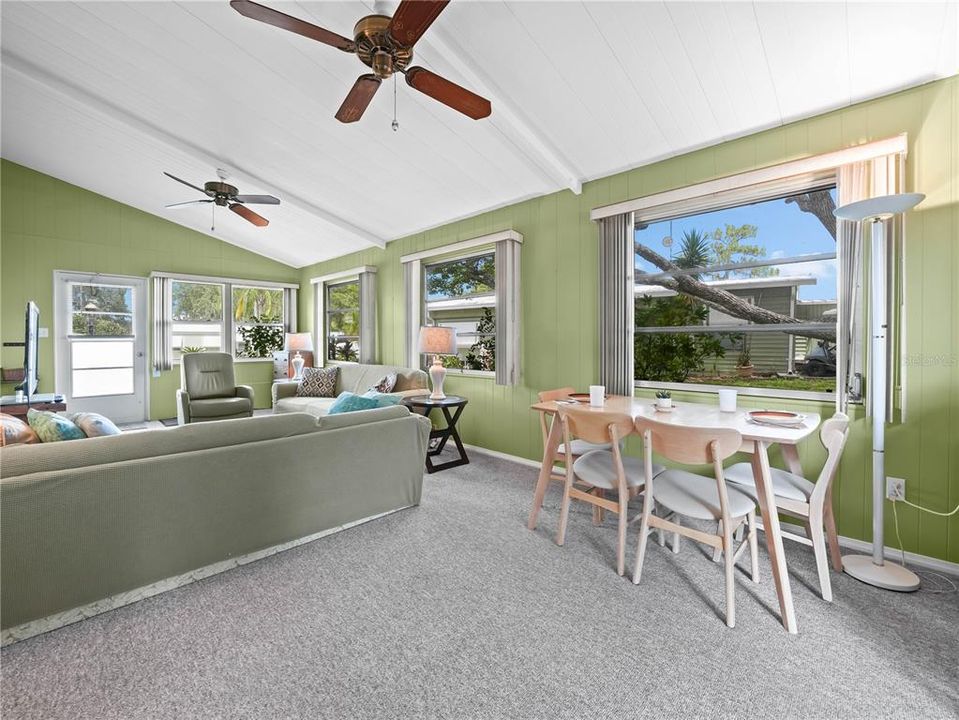 На продажу: $70,000 (1 спален, 1 ванн, 570 Квадратных фут)