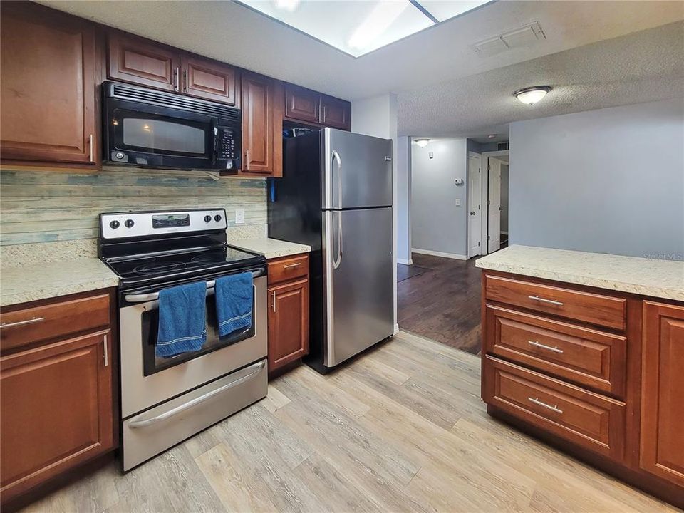 Activo con contrato: $225,000 (2 camas, 2 baños, 1387 Pies cuadrados)