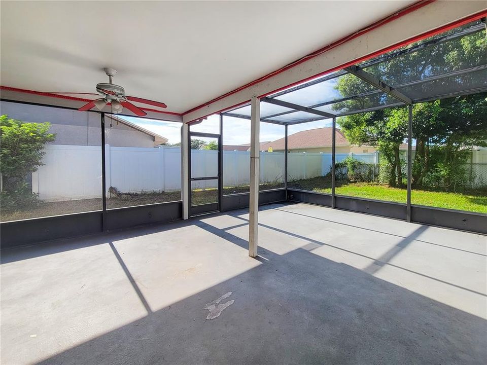 Activo con contrato: $225,000 (2 camas, 2 baños, 1387 Pies cuadrados)