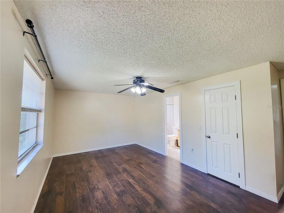 Activo con contrato: $225,000 (2 camas, 2 baños, 1387 Pies cuadrados)