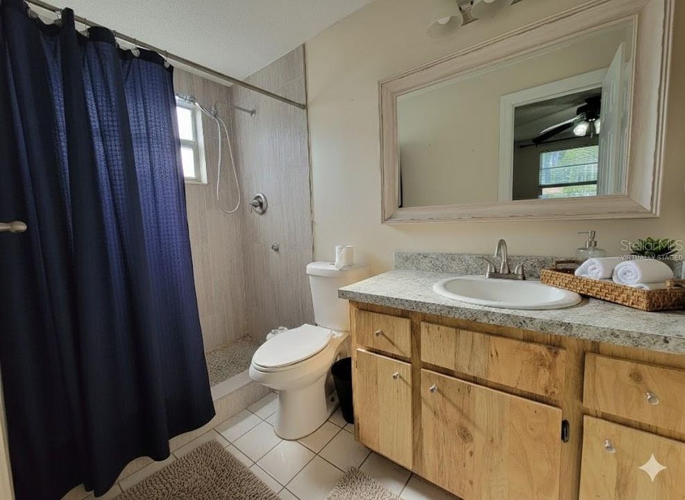 Activo con contrato: $225,000 (2 camas, 2 baños, 1387 Pies cuadrados)