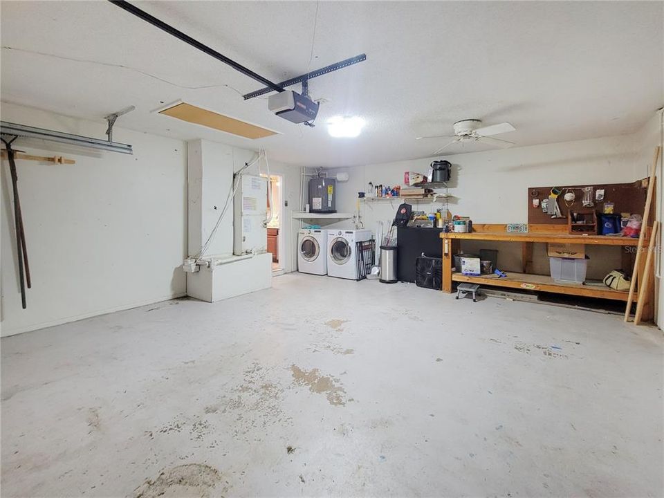 Activo con contrato: $225,000 (2 camas, 2 baños, 1387 Pies cuadrados)