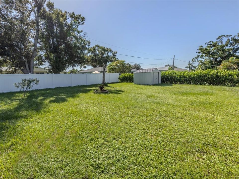 合同活跃: $309,000 (2 贝兹, 2 浴室, 1270 平方英尺)