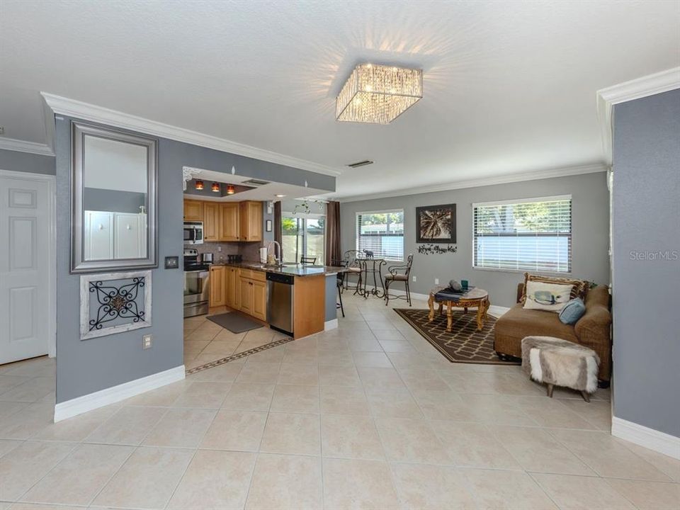 合同活跃: $309,000 (2 贝兹, 2 浴室, 1270 平方英尺)