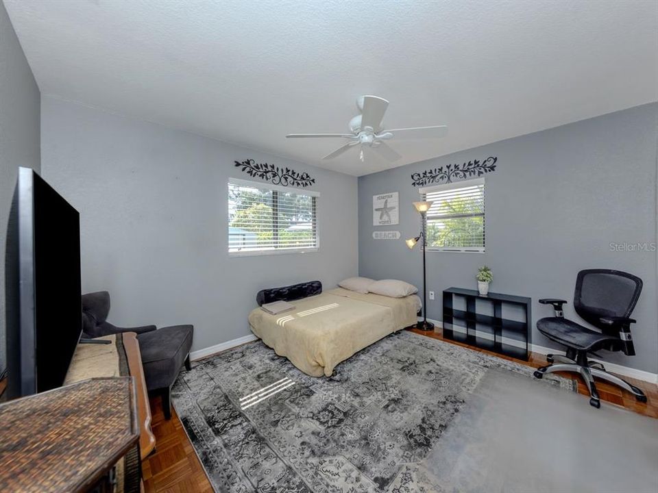 合同活跃: $309,000 (2 贝兹, 2 浴室, 1270 平方英尺)