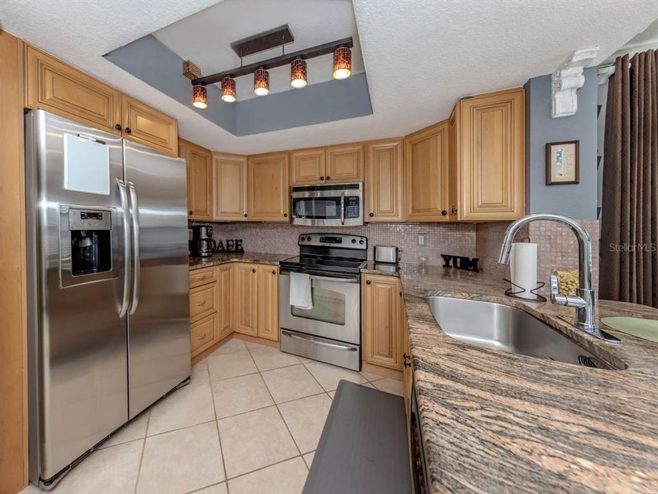 合同活跃: $309,000 (2 贝兹, 2 浴室, 1270 平方英尺)