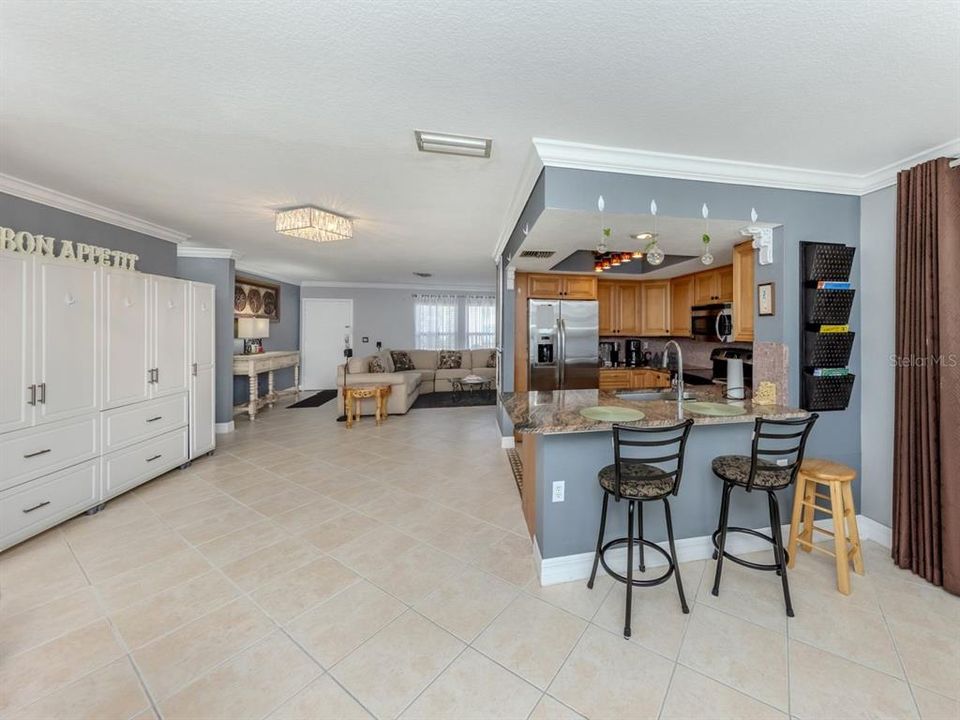 合同活跃: $309,000 (2 贝兹, 2 浴室, 1270 平方英尺)