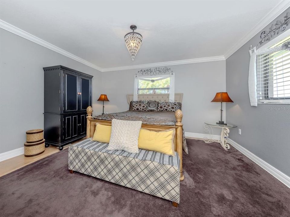 合同活跃: $309,000 (2 贝兹, 2 浴室, 1270 平方英尺)