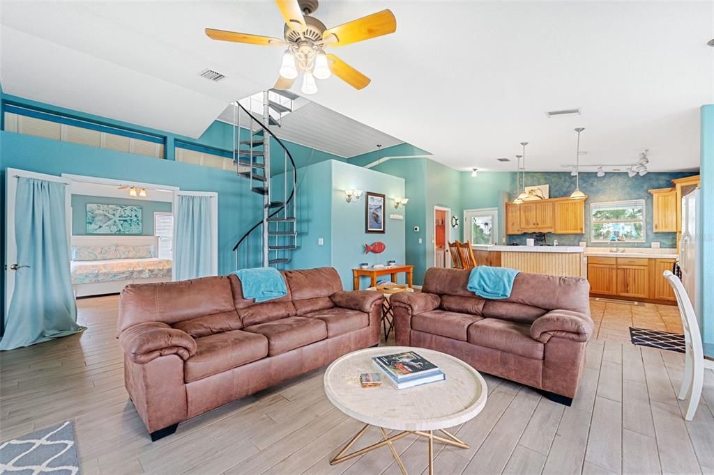 На продажу: $729,900 (2 спален, 2 ванн, 1216 Квадратных фут)