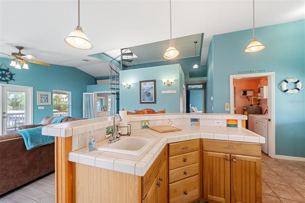 На продажу: $729,900 (2 спален, 2 ванн, 1216 Квадратных фут)