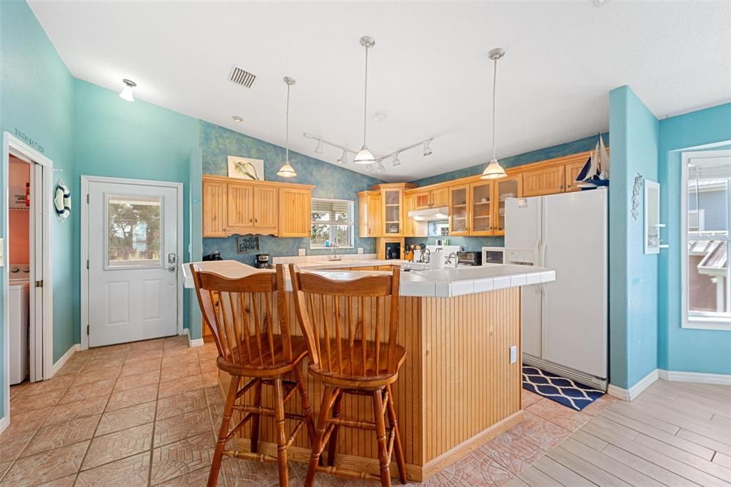 На продажу: $729,900 (2 спален, 2 ванн, 1216 Квадратных фут)