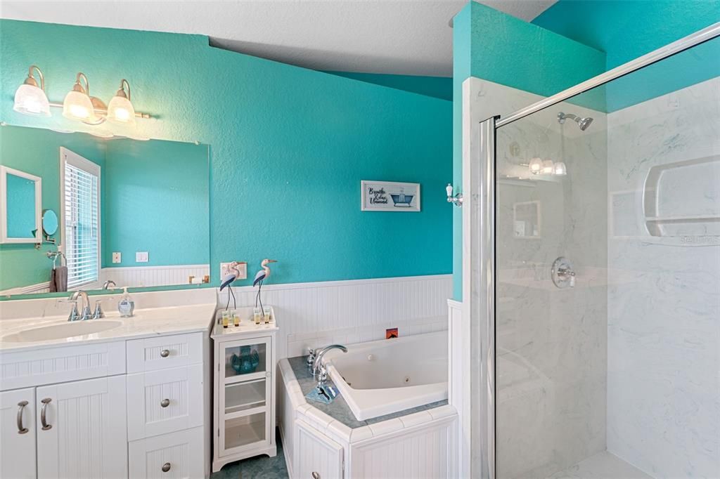 На продажу: $729,900 (2 спален, 2 ванн, 1216 Квадратных фут)