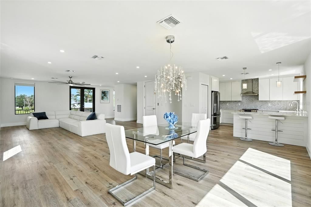 En Venta: $950,000 (3 camas, 2 baños, 2316 Pies cuadrados)