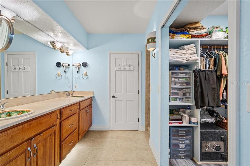 En Venta: $2,275,000 (3 camas, 3 baños, 3517 Pies cuadrados)