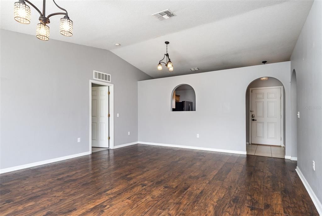 Active With Contract: $248,999 (3 beds, 2 baths, 1312 Square Feet)