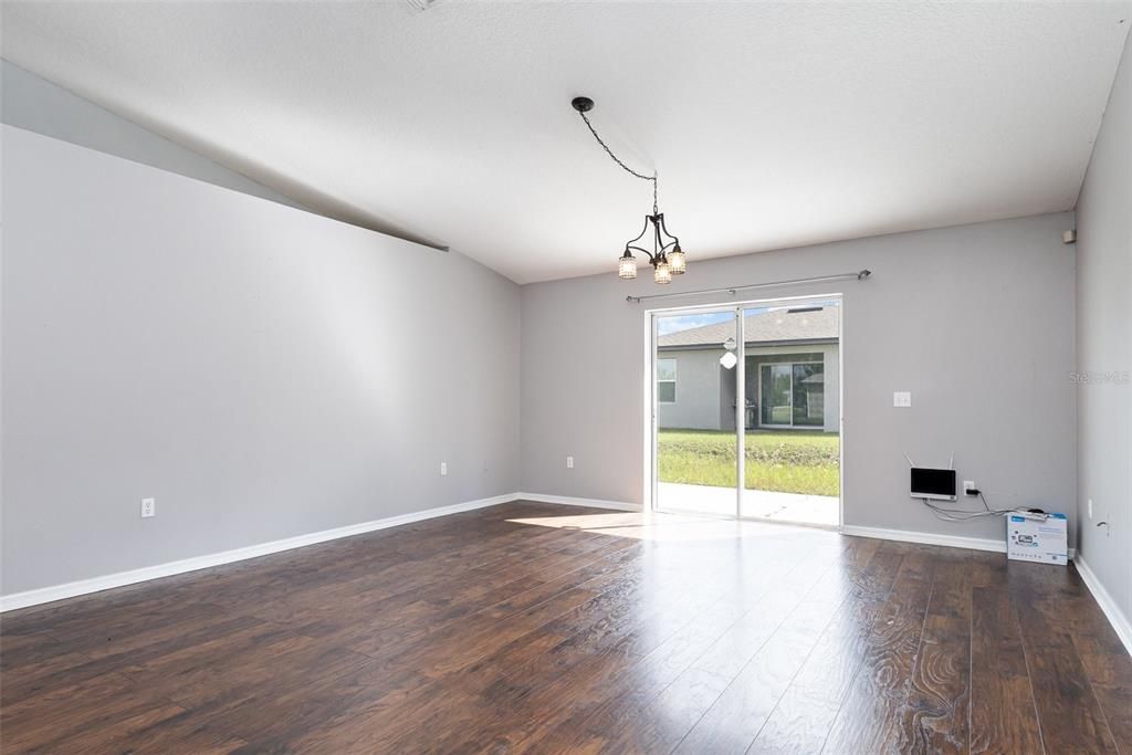 Active With Contract: $248,999 (3 beds, 2 baths, 1312 Square Feet)