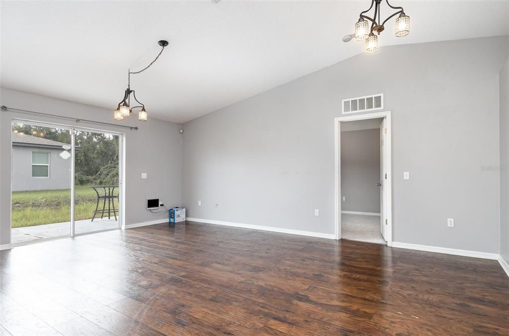 Active With Contract: $248,999 (3 beds, 2 baths, 1312 Square Feet)