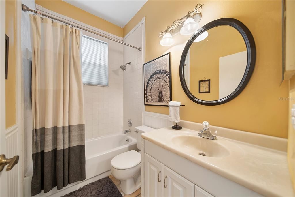 Activo con contrato: $405,000 (3 camas, 2 baños, 1696 Pies cuadrados)