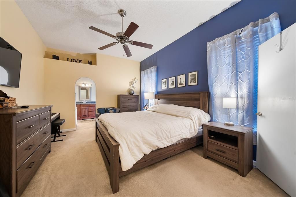 Activo con contrato: $405,000 (3 camas, 2 baños, 1696 Pies cuadrados)