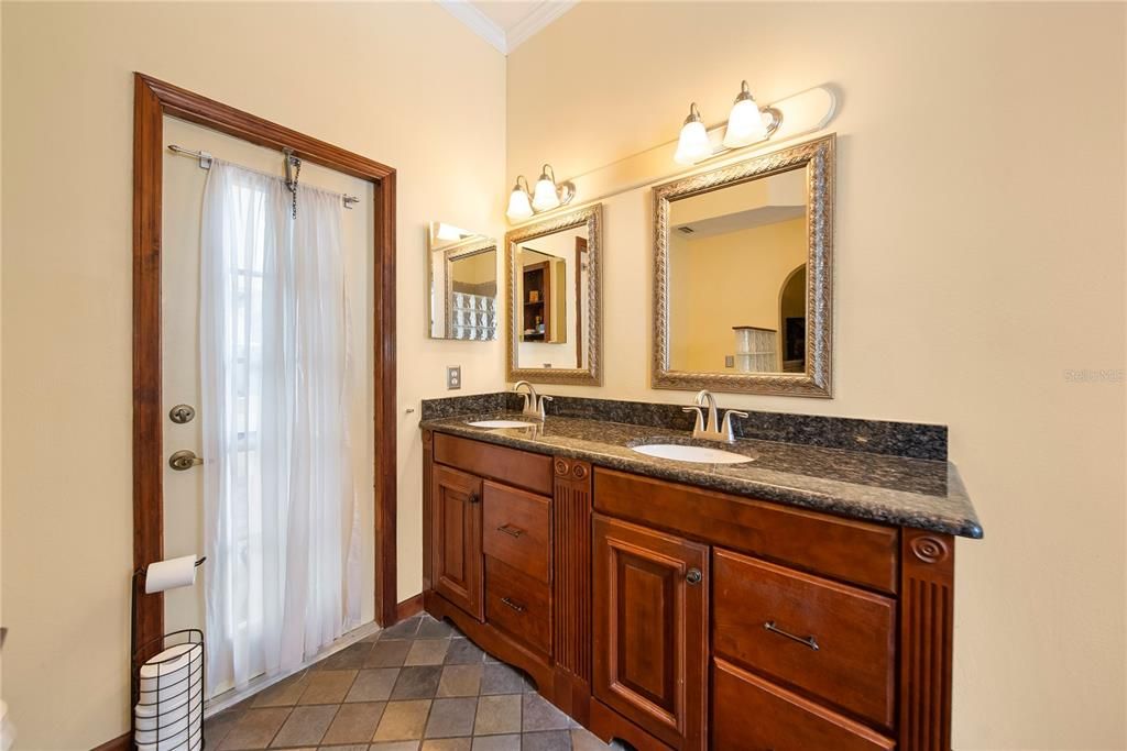 Activo con contrato: $405,000 (3 camas, 2 baños, 1696 Pies cuadrados)