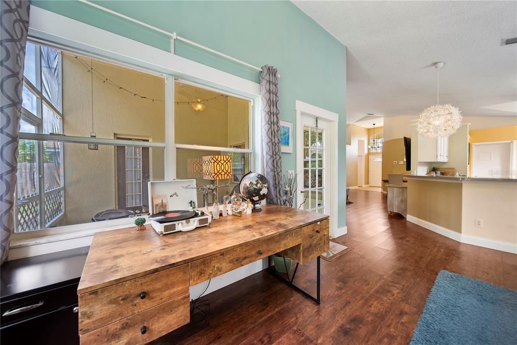 Activo con contrato: $405,000 (3 camas, 2 baños, 1696 Pies cuadrados)