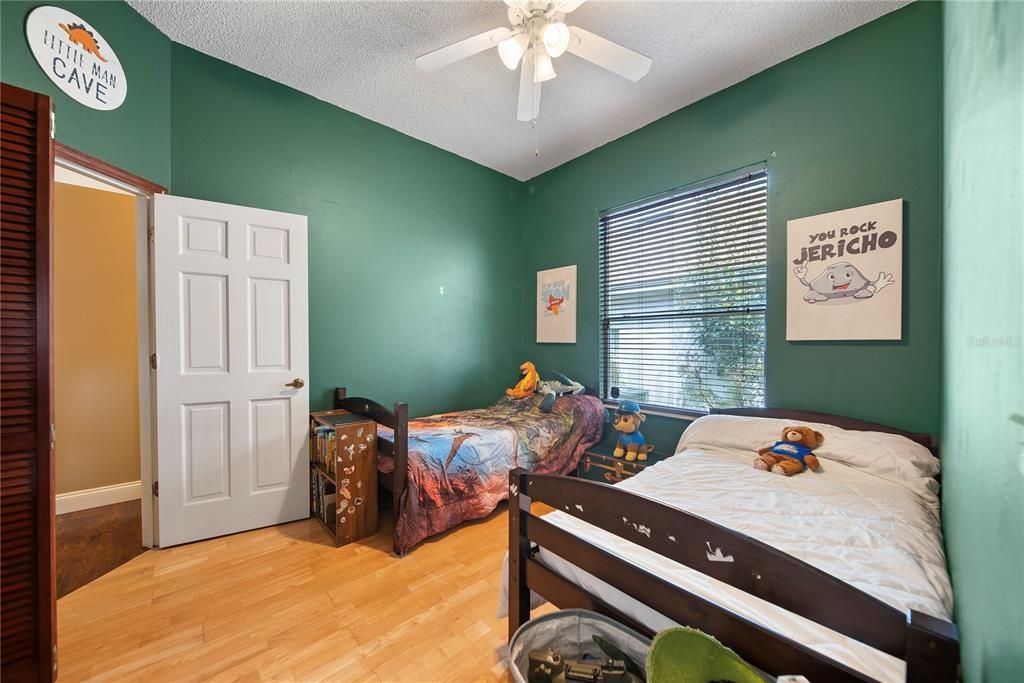 Activo con contrato: $405,000 (3 camas, 2 baños, 1696 Pies cuadrados)