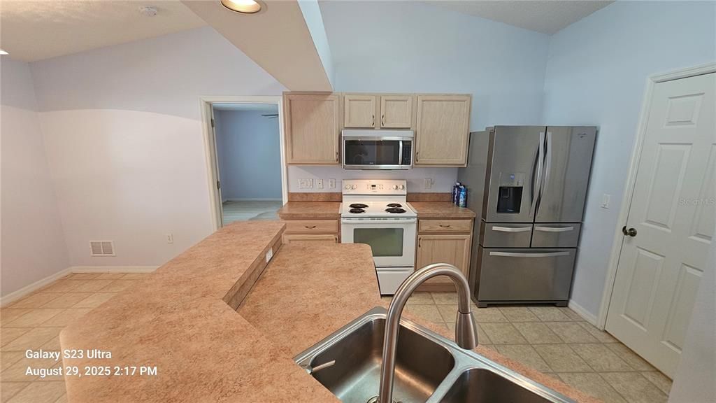 For Rent: $2,300 (3 beds, 2 baths, 1376 Square Feet)