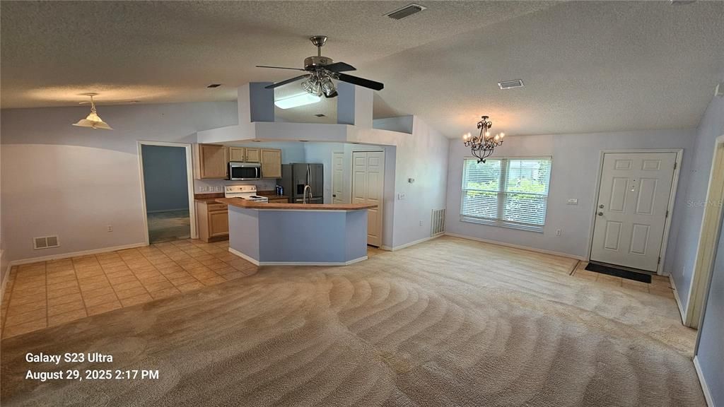 For Rent: $2,300 (3 beds, 2 baths, 1376 Square Feet)