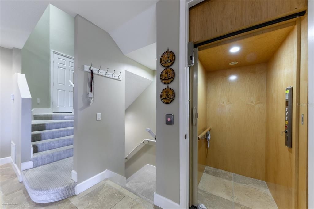 出租: $6,500 (3 贝兹, 3 浴室, 2399 平方英尺)