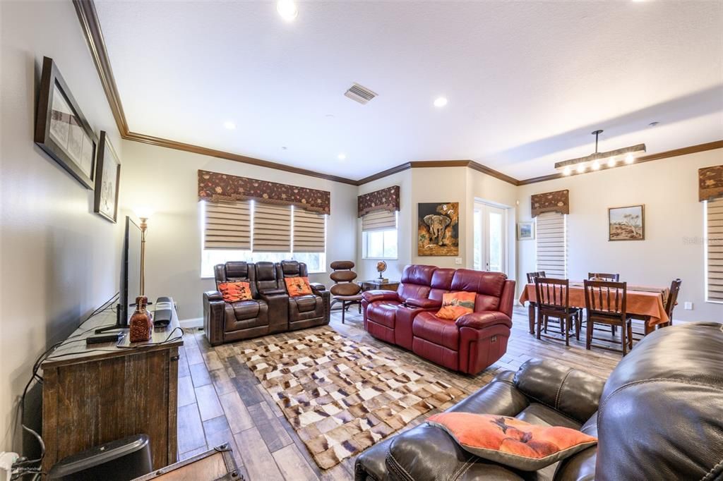 出租: $6,500 (3 贝兹, 3 浴室, 2399 平方英尺)