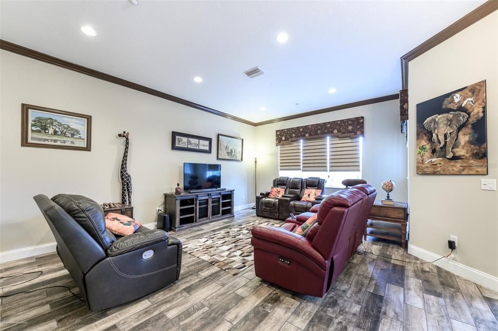 出租: $6,500 (3 贝兹, 3 浴室, 2399 平方英尺)