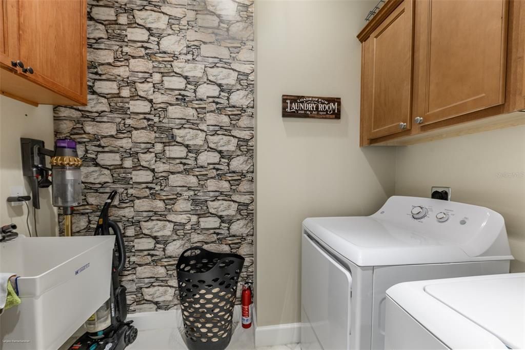 出租: $6,500 (3 贝兹, 3 浴室, 2399 平方英尺)