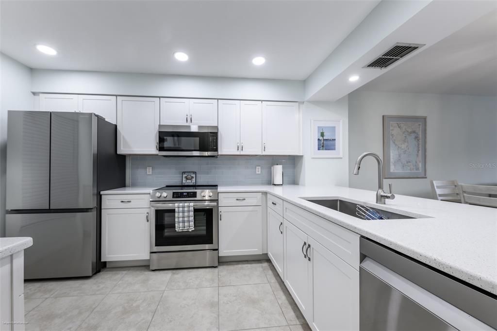 В аренду: $4,000 (2 спален, 2 ванн, 1120 Квадратных фут)