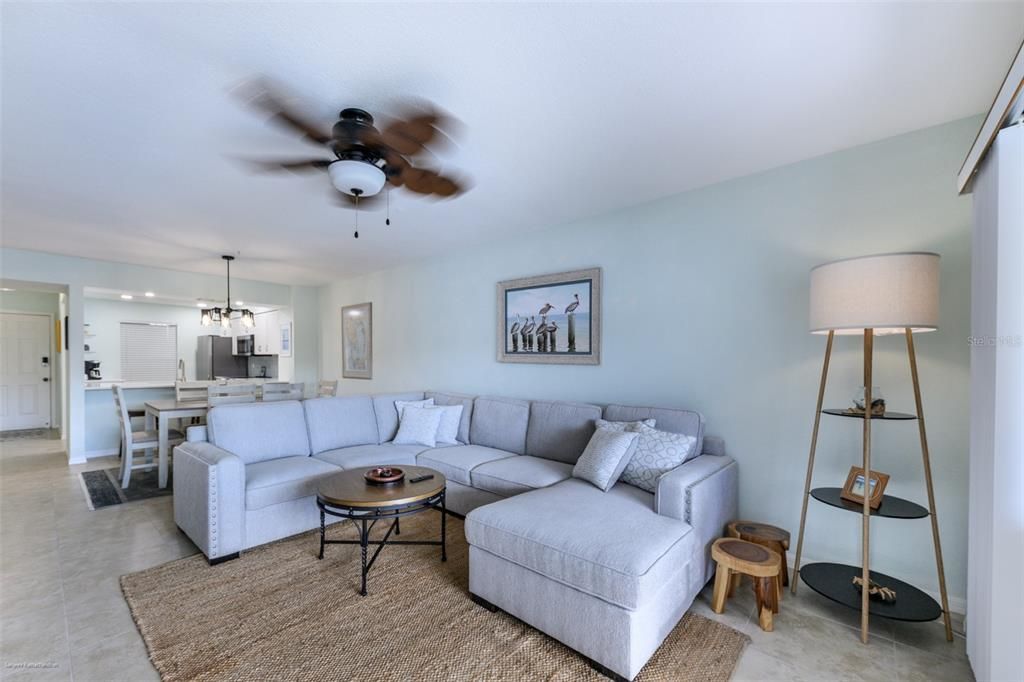 В аренду: $4,000 (2 спален, 2 ванн, 1120 Квадратных фут)