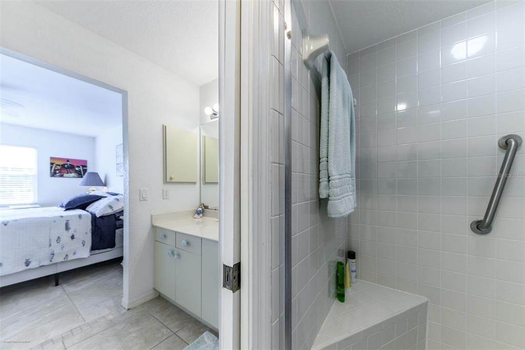 В аренду: $4,000 (2 спален, 2 ванн, 1120 Квадратных фут)