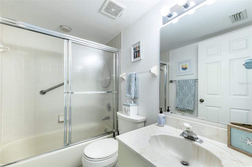 В аренду: $4,000 (2 спален, 2 ванн, 1120 Квадратных фут)