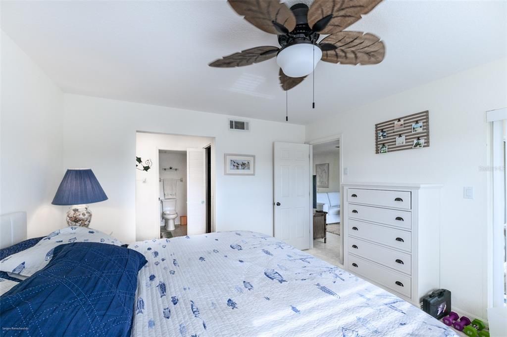 В аренду: $4,000 (2 спален, 2 ванн, 1120 Квадратных фут)