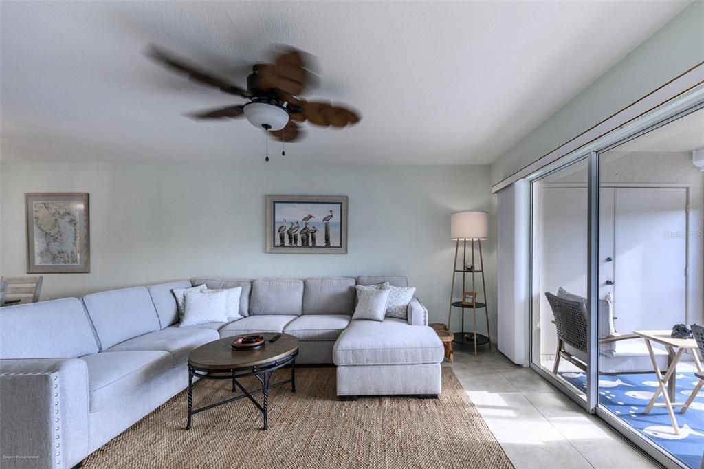 В аренду: $4,000 (2 спален, 2 ванн, 1120 Квадратных фут)