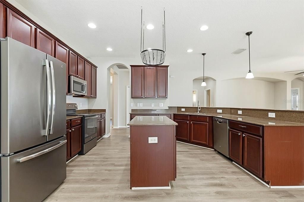 For Sale: $415,000 (4 beds, 3 baths, 3016 Square Feet)