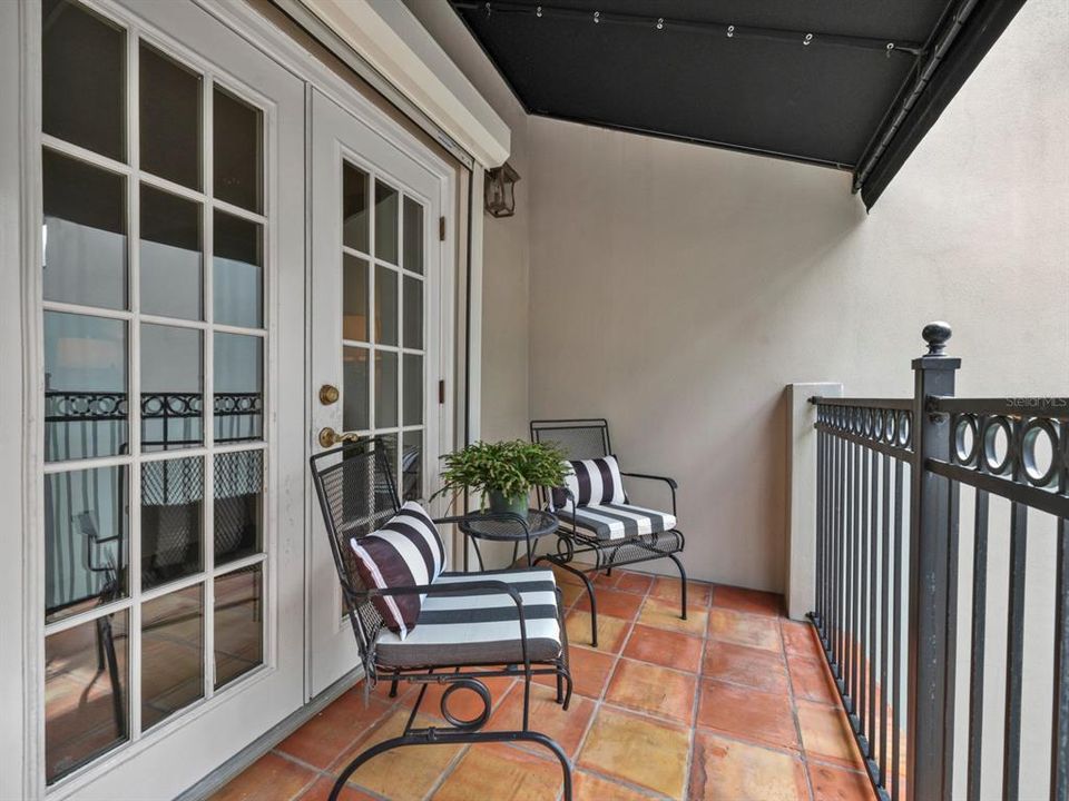 合同活跃: $1,195,000 (3 贝兹, 3 浴室, 3157 平方英尺)