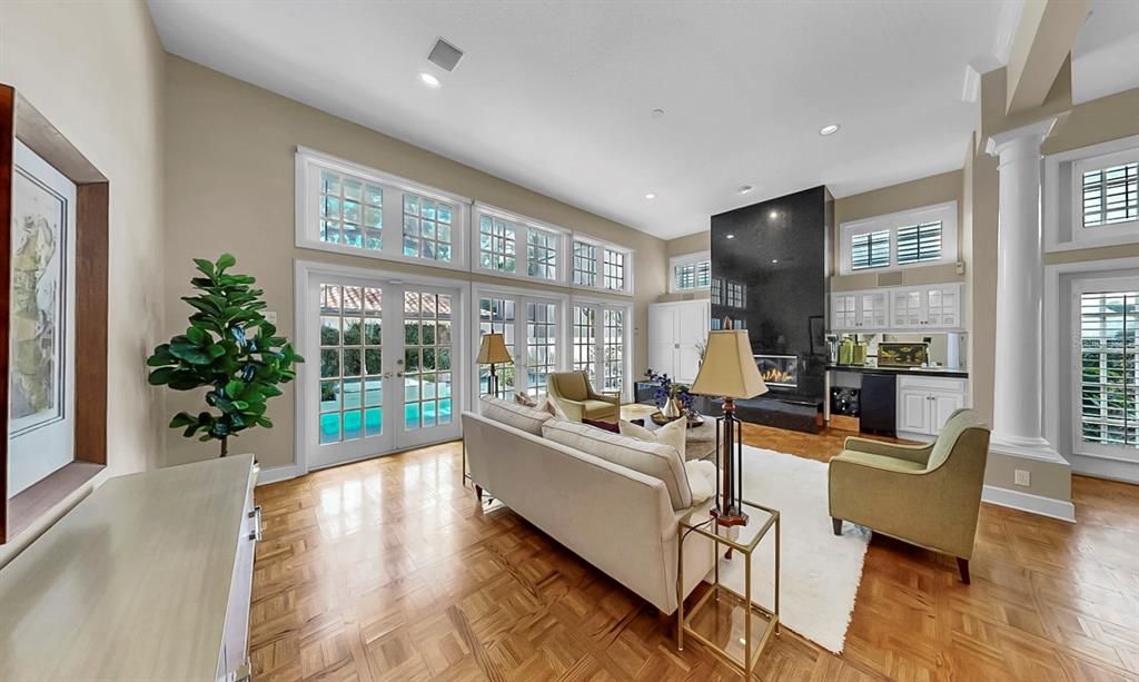 合同活跃: $1,195,000 (3 贝兹, 3 浴室, 3157 平方英尺)