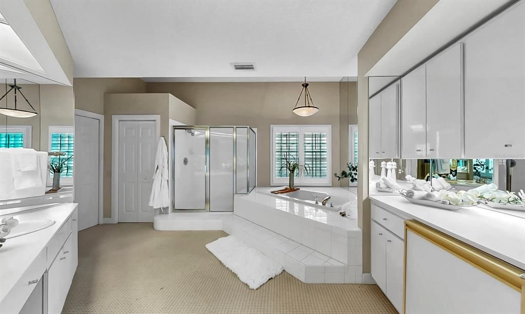 合同活跃: $1,195,000 (3 贝兹, 3 浴室, 3157 平方英尺)