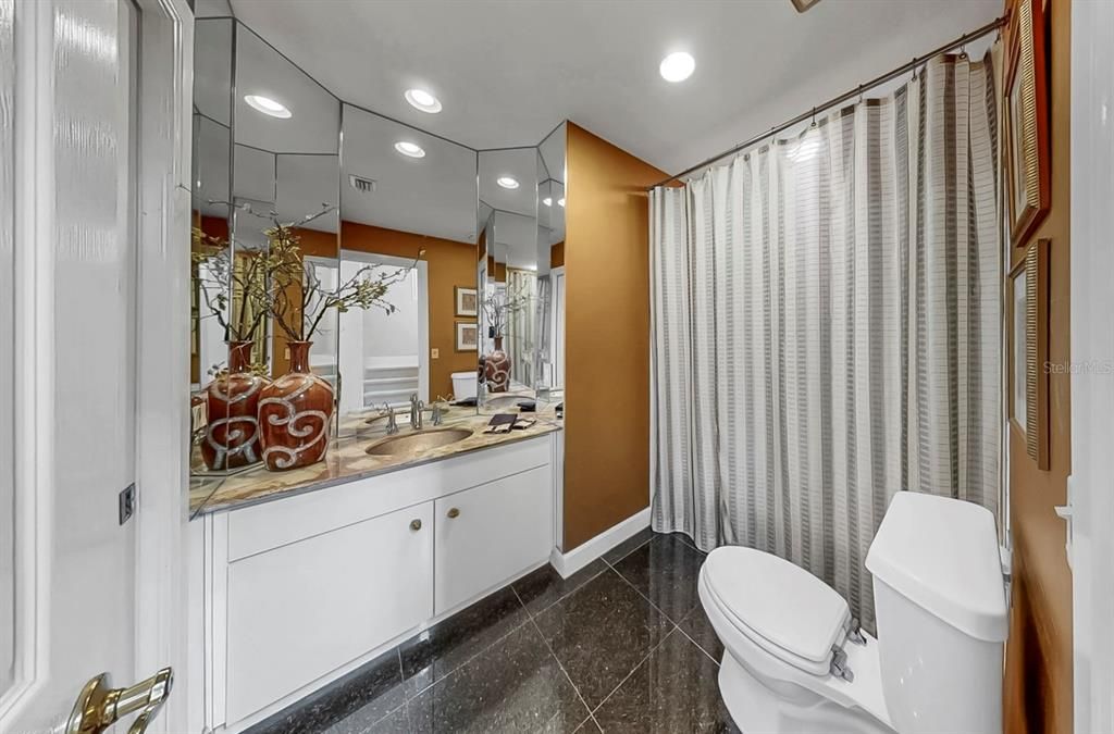 合同活跃: $1,195,000 (3 贝兹, 3 浴室, 3157 平方英尺)