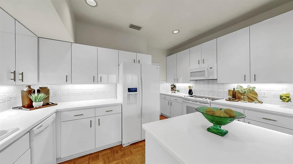 合同活跃: $1,195,000 (3 贝兹, 3 浴室, 3157 平方英尺)