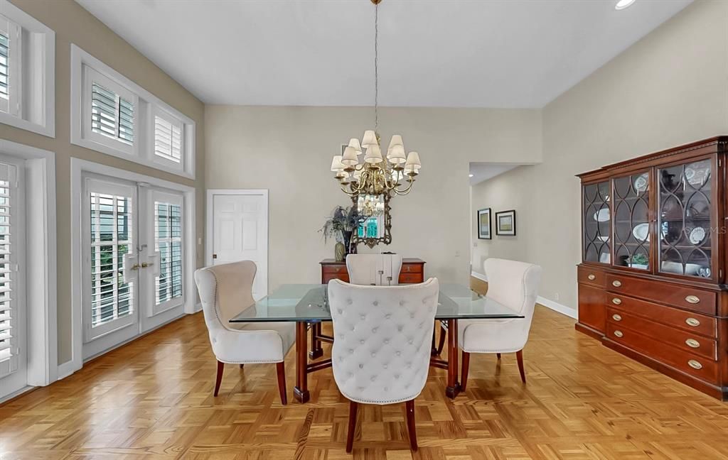 合同活跃: $1,195,000 (3 贝兹, 3 浴室, 3157 平方英尺)