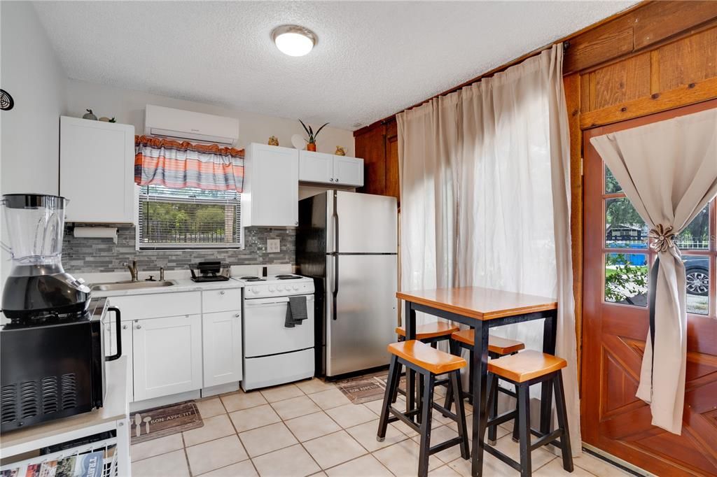 待售: $1,619,000 (13 贝兹, 10 浴室, 7064 平方英尺)