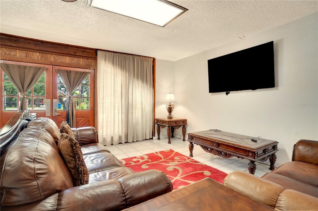 待售: $1,619,000 (13 贝兹, 10 浴室, 7064 平方英尺)