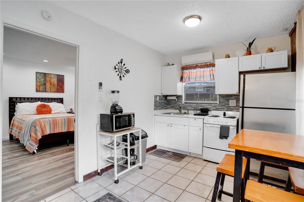 待售: $1,619,000 (13 贝兹, 10 浴室, 7064 平方英尺)