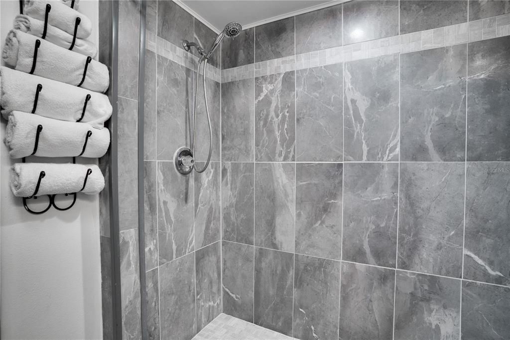 待售: $1,619,000 (13 贝兹, 10 浴室, 7064 平方英尺)