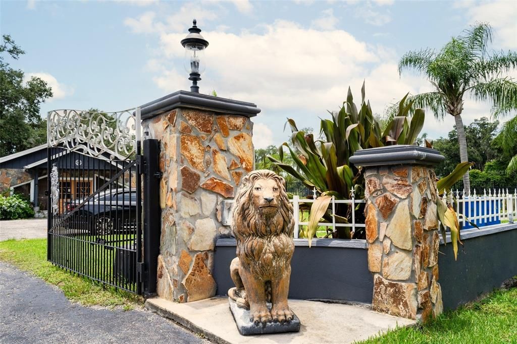 待售: $1,619,000 (13 贝兹, 10 浴室, 7064 平方英尺)